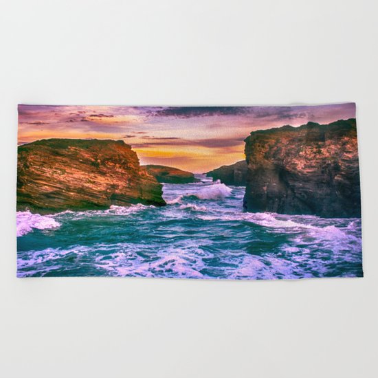 As Catedrais Beach Towel