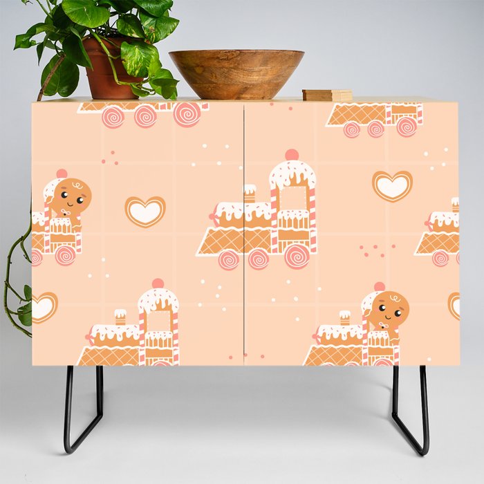 Gingerman Seamless Pattern with Cookie Locomotive on Light Yellow Background, Checked Ornate for Christmas Credenza