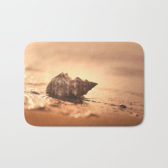 Big Shell on the sea Bath Mat