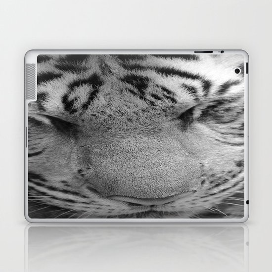 Le Tigre Pendant Sa Sieste Laptop & iPad Skin