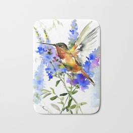 Alen's Hummingbird and Blue Flowers, floral bird design birds, watercolor floral bird art Badematte