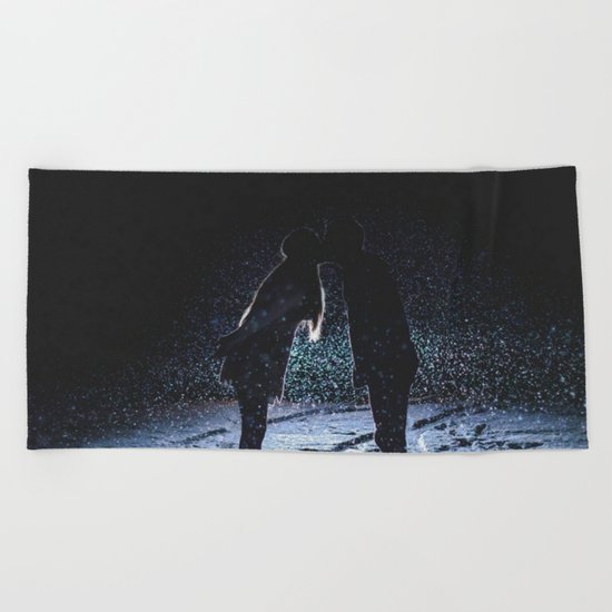 Valentine's Day Love Kiss ( Couple Valentine Gift / Girlfriend Gifts ) Beach Towel