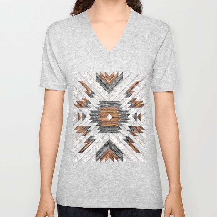 Urban Tribal Pattern No.8 - Aztec - Wood Unisex V-Ausschnitt Urban Tribal Pattern No.8 - Aztec - Wood Unisex V-Ausschnitt
