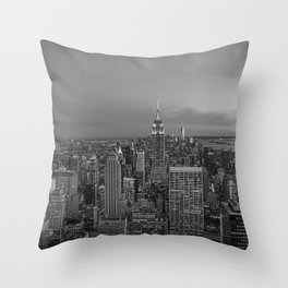 Manhattan sunset. Black and white photo Throw Pillow