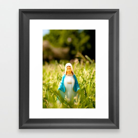 Aparición mariana Framed Art Print