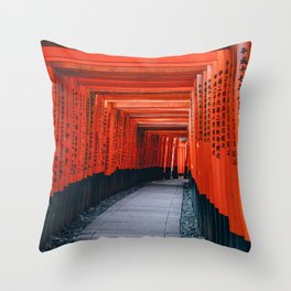  Japanese  Orange Fushimi inari Trail, Kyōto-shi Throw Pillow
