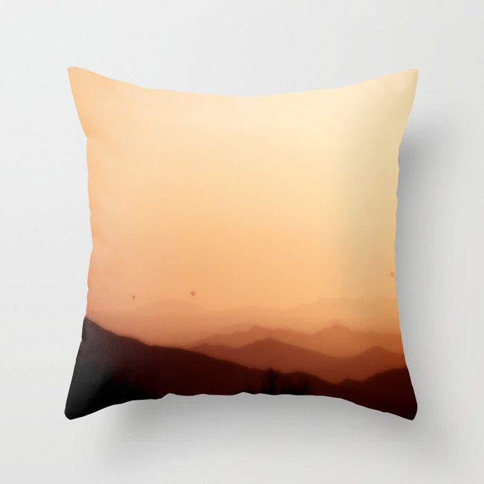Fly in my beautiful balloons Throw Pillow