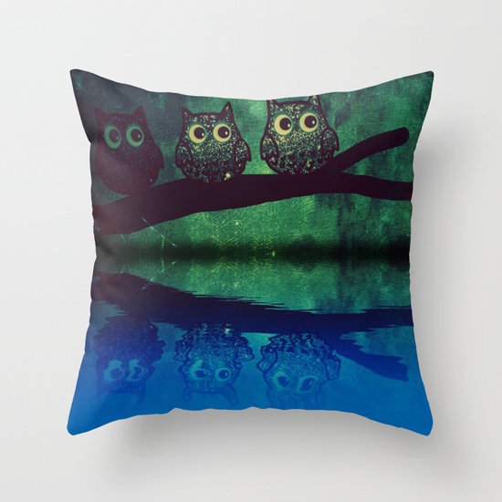 owl-77 Throw Pillow