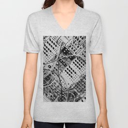analog synthesizer  - diagonal black and white illustration V Neck T Shirt