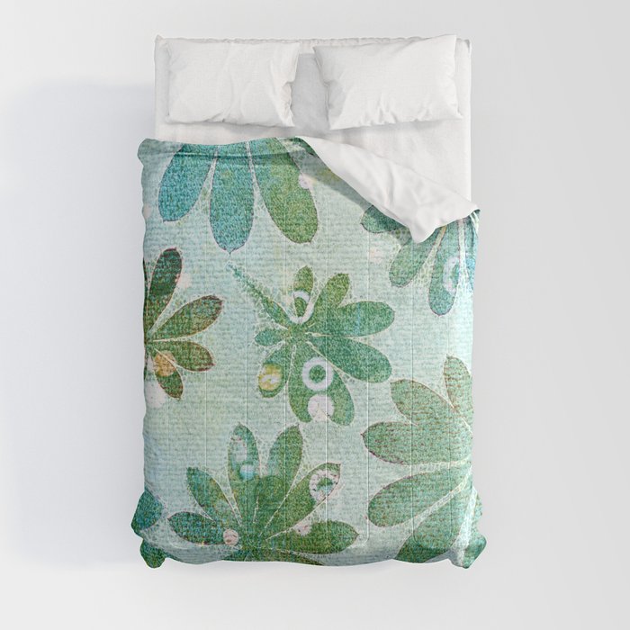 Dreamy green flowers Comforter