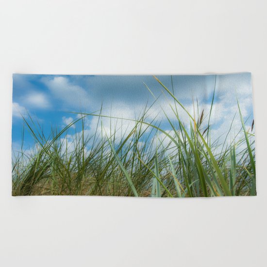 Dreaming in the grass pattern Beach Towel
