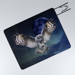 Owl in Flight Picnic Blanket
