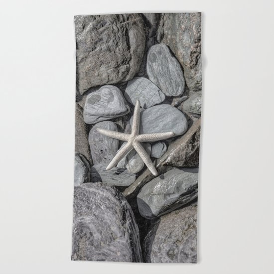 Starfish on Rocks monochrome beige Beach Towel
