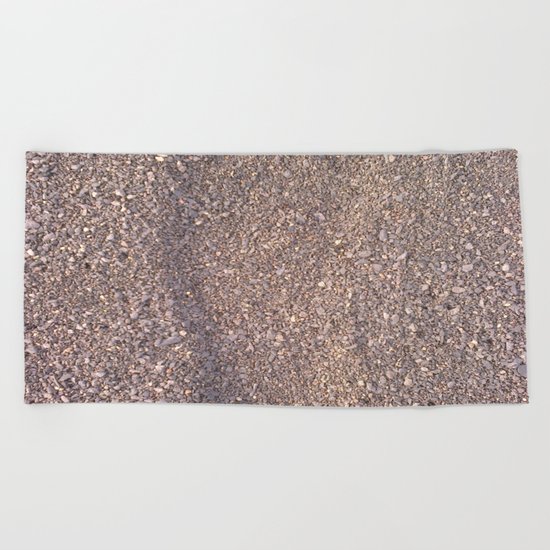 trace in the sand Beach Towel
