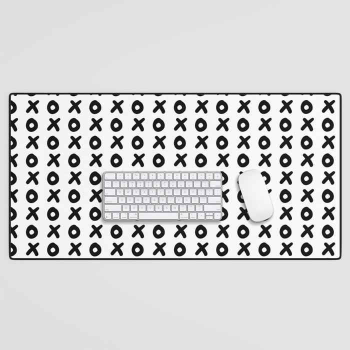 XOXO pattern black and white Desk Mat