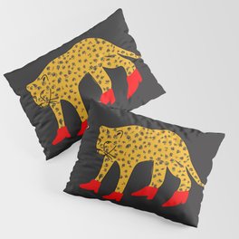 Red Boots Kissenbezug | Leopard, Curated, Red, Pop Art, Animalprint, Vector, Pattern, Graphicdesign, Leopardprint, Cartoon 