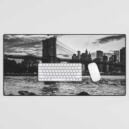 Brooklyn Bridge and Manhattan skyline in New York City black and white Desk Mat