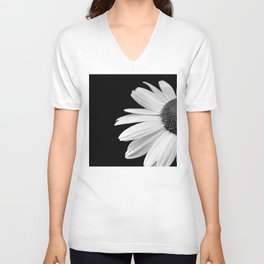 Half daisy flower in black and white V Neck T Shirt