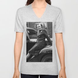 Girl Posing on Car 1946 V Neck T Shirt