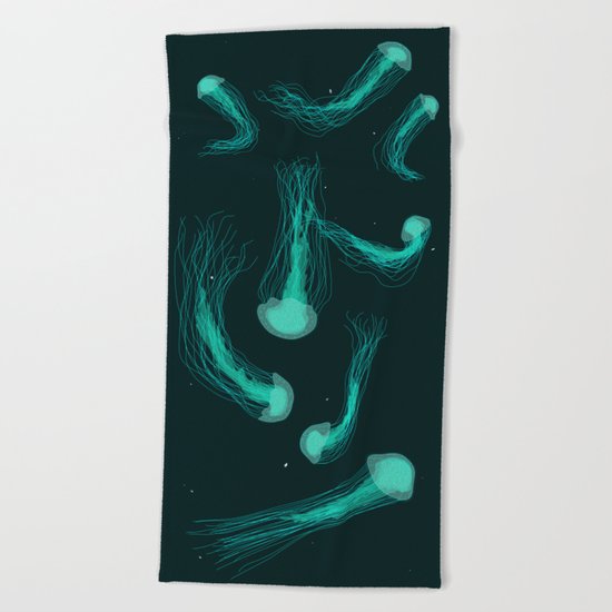 Jellyfish chilling Beach Towel
