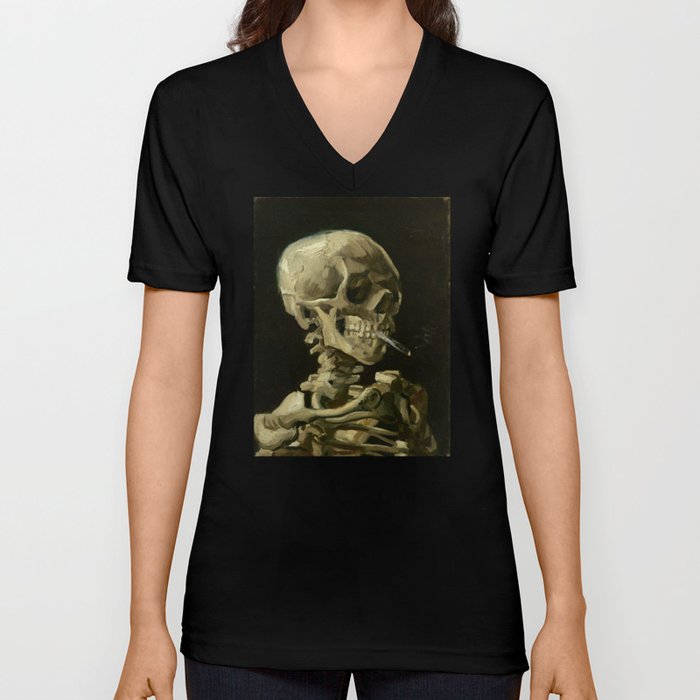 Vincent van Gogh - Skull of a Skeleton with Burning Cigarette Unisex V-Ausschnitt | Gemälde, Oil, Expressionismus, Surrealismus, Horror, Schädel, Zigarette, Badass, Humor, Vincent