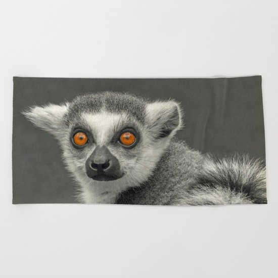 LEMUR PORTRAIT Beach Towel
