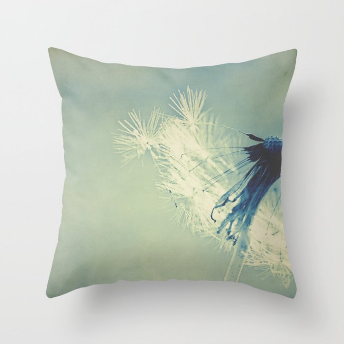 to live's to fly Throw Pillow