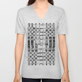 shibori itajime B&W squares V Neck T Shirt