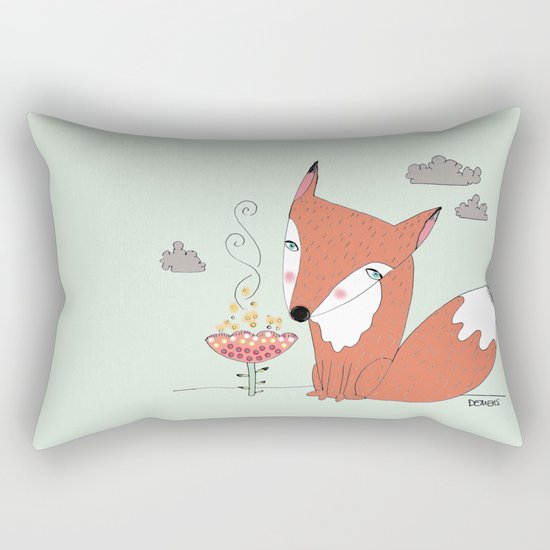 un renard dans la cours Rectangular Pillow