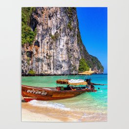 Traditional long tail fishing boat beached on Koh Lao Liang, Trang, Thailand Poster