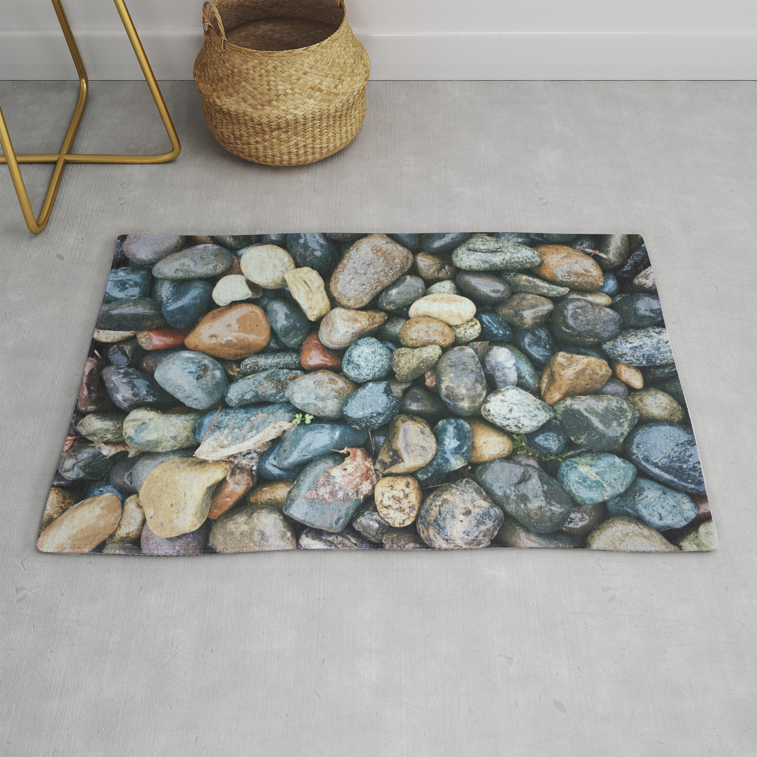 The mat of sea pebbles