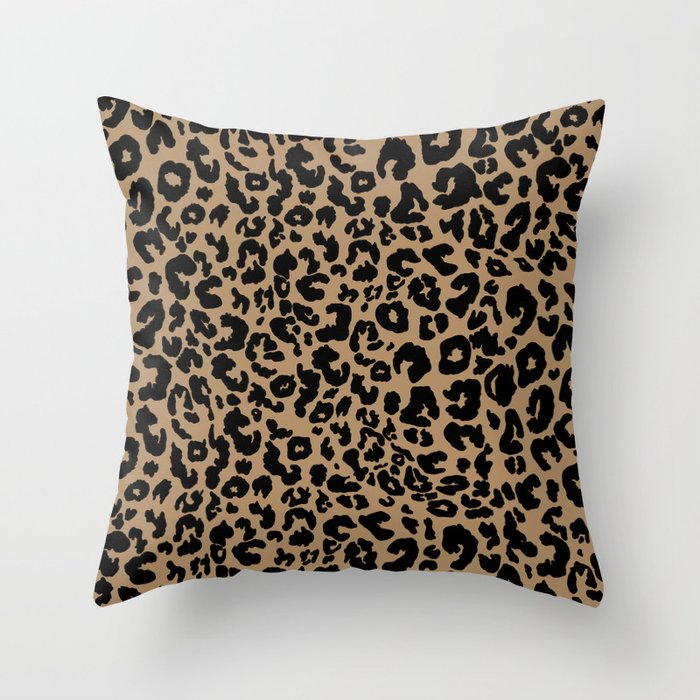 Leopard_ground Throw Pillow