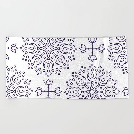 simple mandala Beach Towel