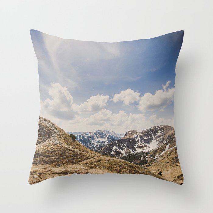 Amazing mountain 01 Throw Pillow