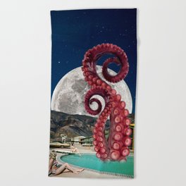 Octopus in the pool Beach Towel