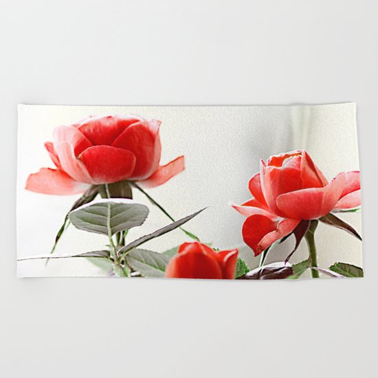 Romantic roses(8). Beach Towel