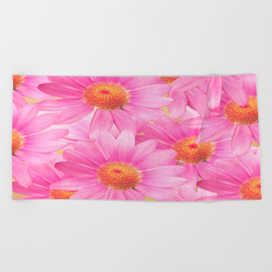 Bunch of pink daisy flowers - a fresh summer feel in pink color Beach Towel