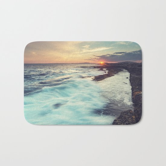 Setting over Surf Bath Mat
