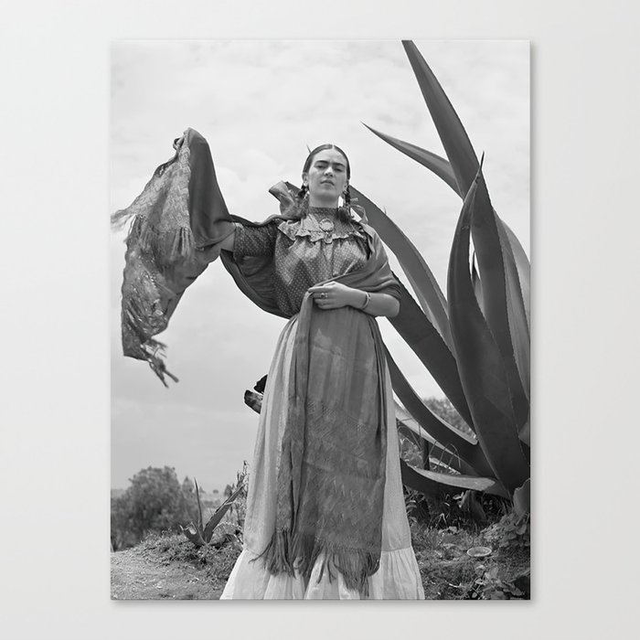 1937 Photo Frida Kahlo standing next to an agave plant Canvas Print
