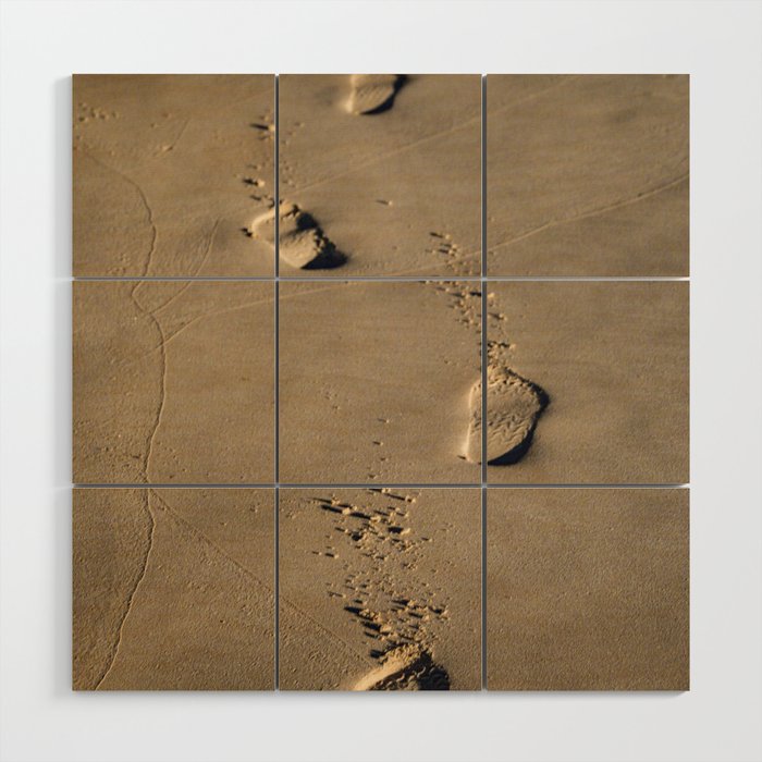 Footsteps in the sand Wood Wall Art
