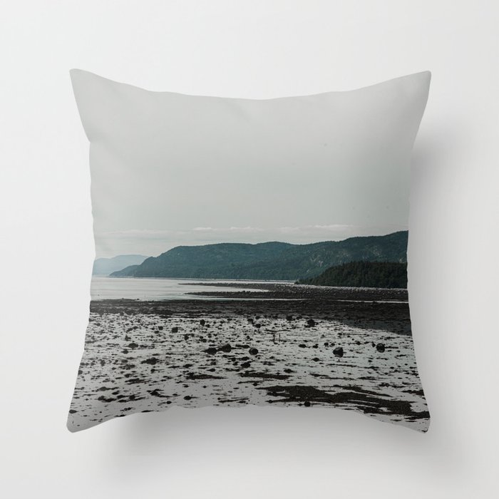 St-Lawrence River Throw Pillow