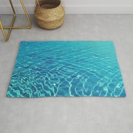 Ripples and wave patterns on crystal clear blue water Rug
