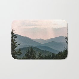 Smoky Mountain Pastel Sunset Badematte | Smokey, Illustration, Mountains, Digital, Abstract, Graphicdesign, Forest, Adventure, Wanderlust, Photo 