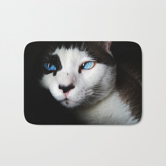 Cat siamese blue eyes Bath Mat
