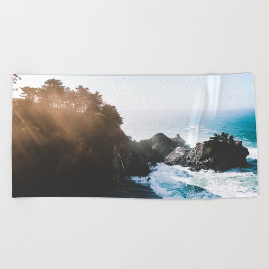 ocean falaise Beach Towel